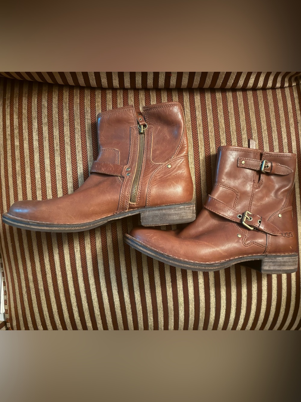 UGG Women’s Chestnut Brown Leather mid-calf insulated boots Size 9